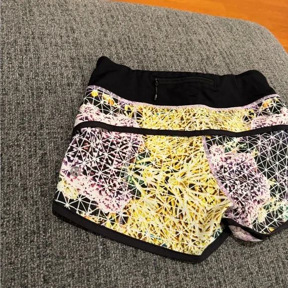 Lulu Lemon Speed Up Lined Women's Geometric Patterned Shorts - Picture 9 of 11